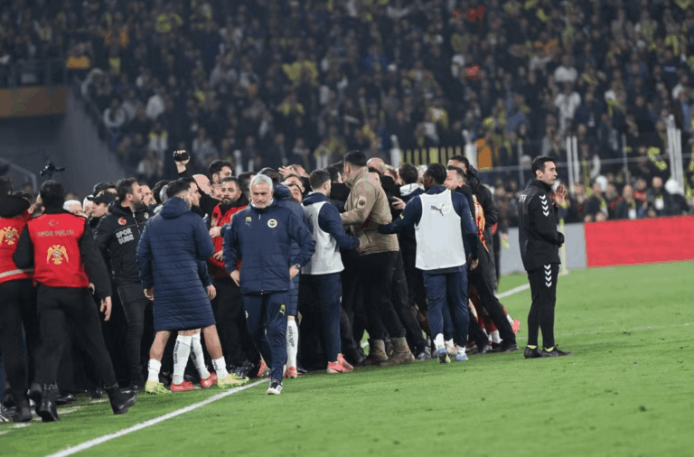 Інцидент з Моурінью триває, Фенербахче звинувачує тренера